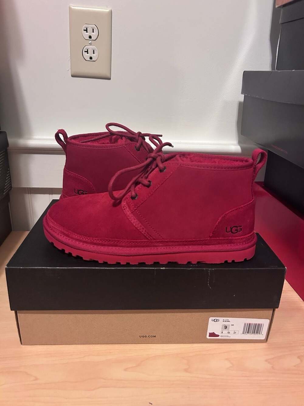 UGG Neumel Suede Chukka Boots Red Size 9